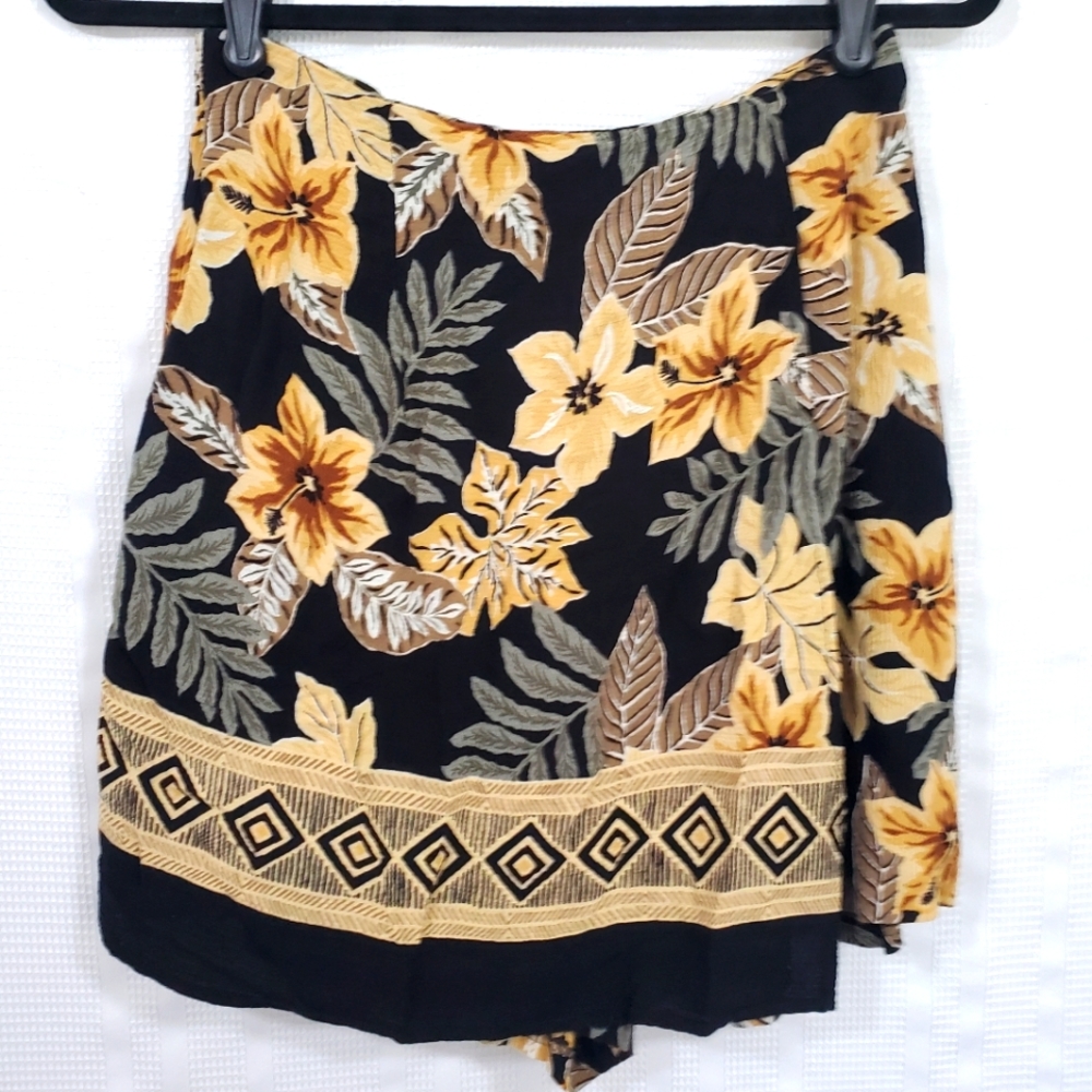 VINTAGE MIKAELA Skort/Culotte Wrap-Effect Shorts Hawaiian/Floral Print Size M